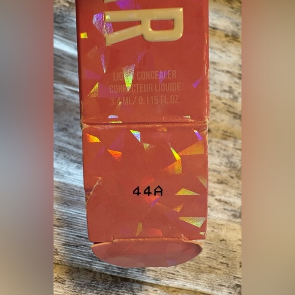 NEW Jeffree Star Magic Star Concealer Color is C4 - Picture 4 of 9